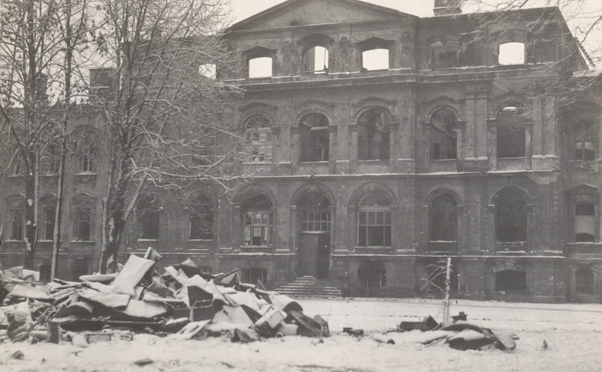 Сожжённый Елгавский дворец, конец ноября 1919 года