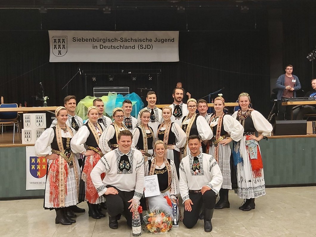 Zībenbirgenas sakšu Heilbronnas jauniešu deju kopa pēc uzvaras konkursā.
