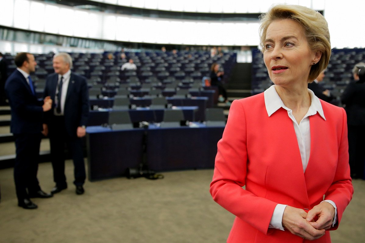 Urzula fon der Leiena Eiropas Parlamentā pirms balsojuma par jaunās Eiropas Komisijas apstiprināšanu...