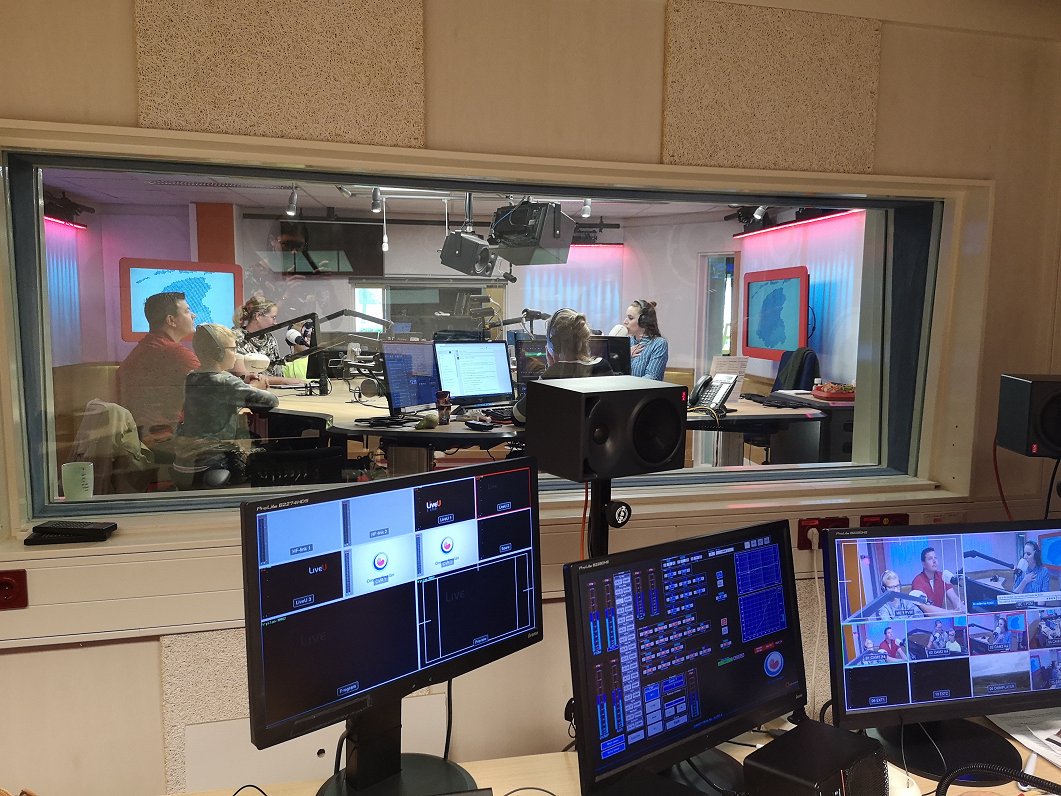2.	Raidījuma ieraksts radio un televīzijas kompānijas “Omrop Fryslân” studijā.