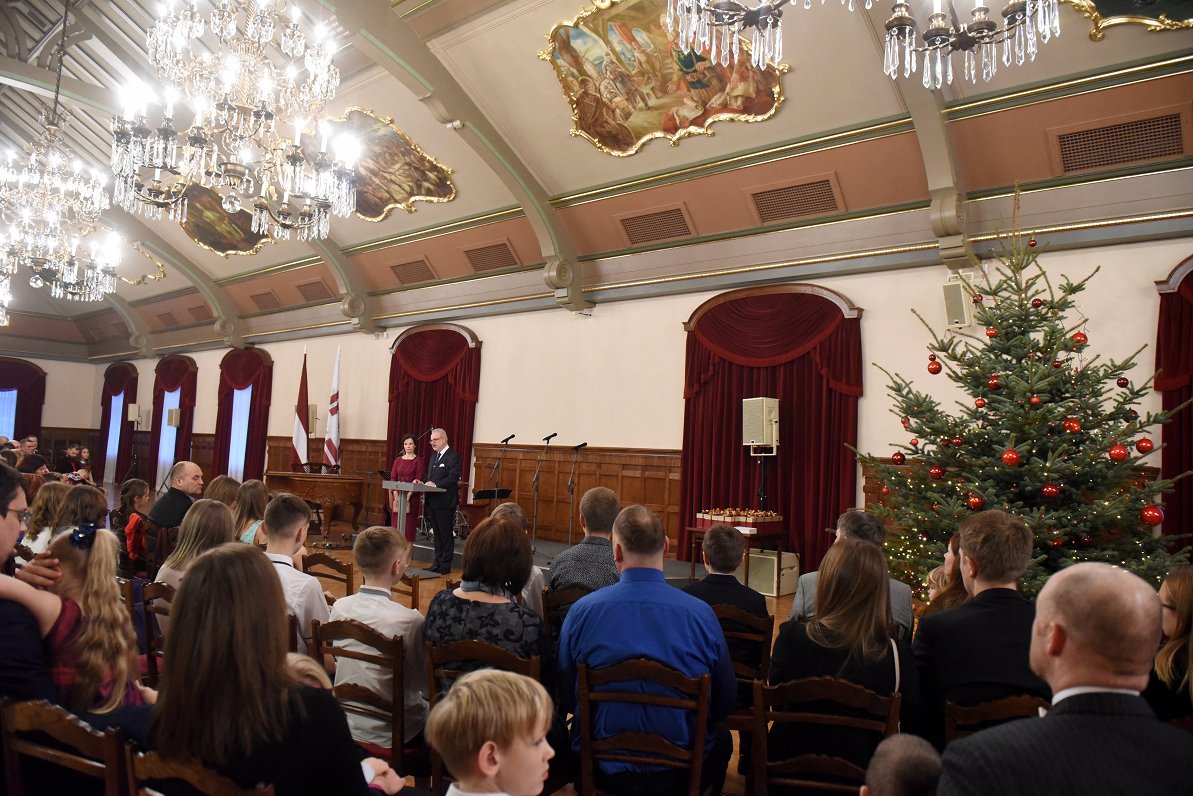 Valsts prezidents tiekas ar ģimenēm no dažādiem Latvijas novadiem un pilsētām