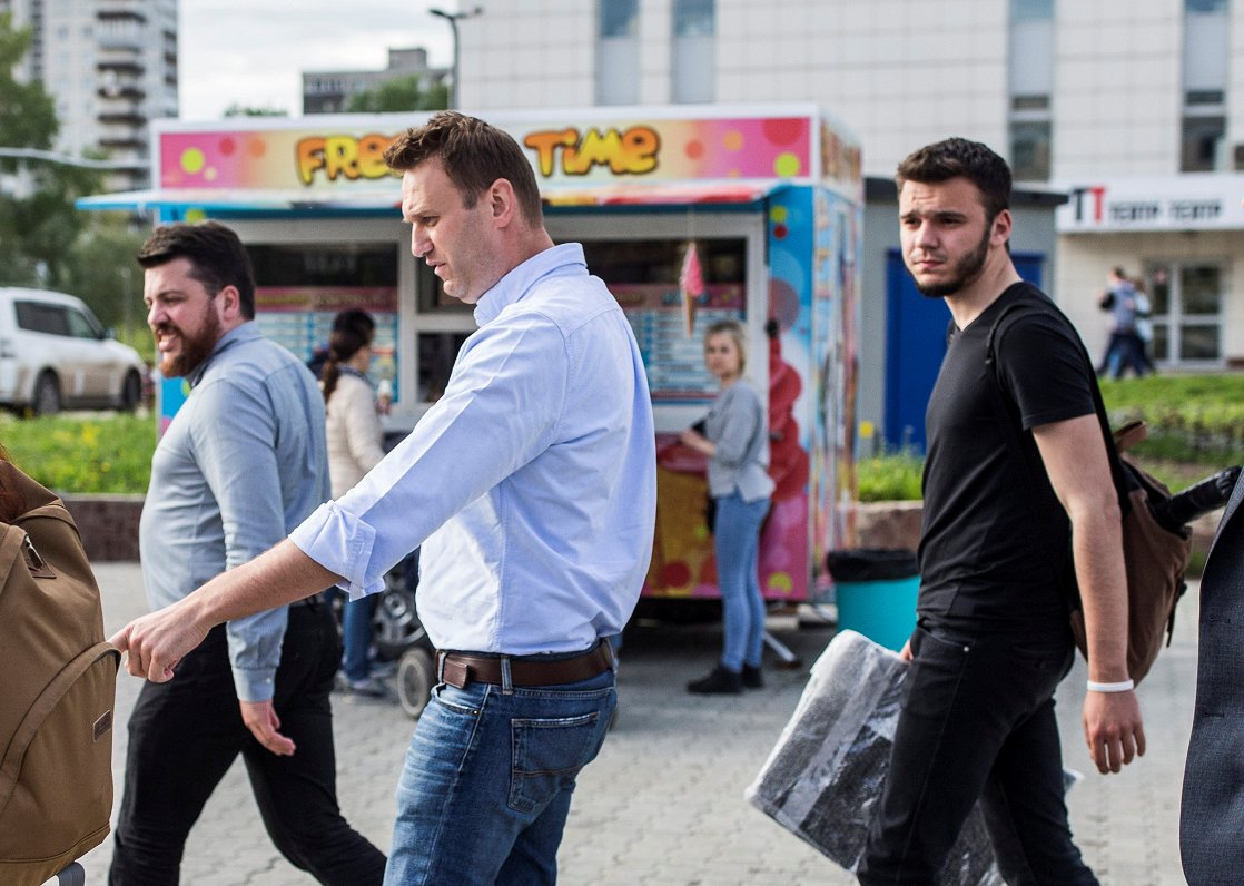 А. Навальный (в центре) и Р. Шаведдинов (справа) в Перми летом 2019 года.