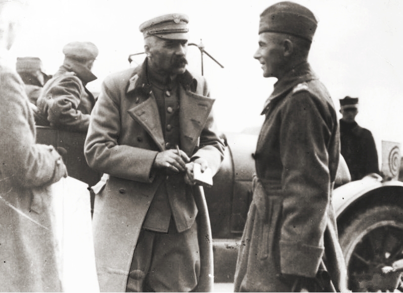 Политику и военные действия Польши в Латгалии определяли генералы Юзеф Пилсудский (слева) и Эдвард Р...