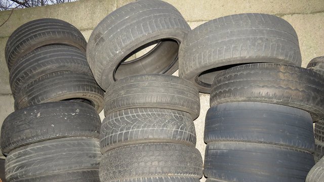 Латвийцев призывают правильно утилизировать старые шины