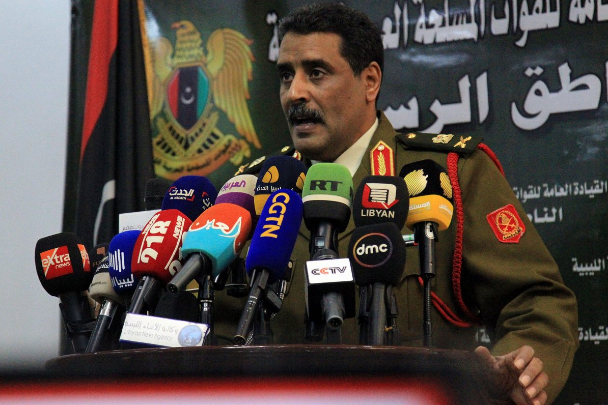 Haftara spēku runasvīrs Ahmads Almesmari runā ar mediju pārstāvjiem Bengazi (06.01.2020)