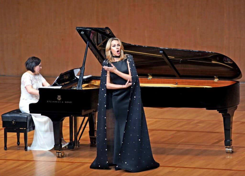 Agnese Egliņa un Kristīne Opolais uzstājas koncertā Šanhajā