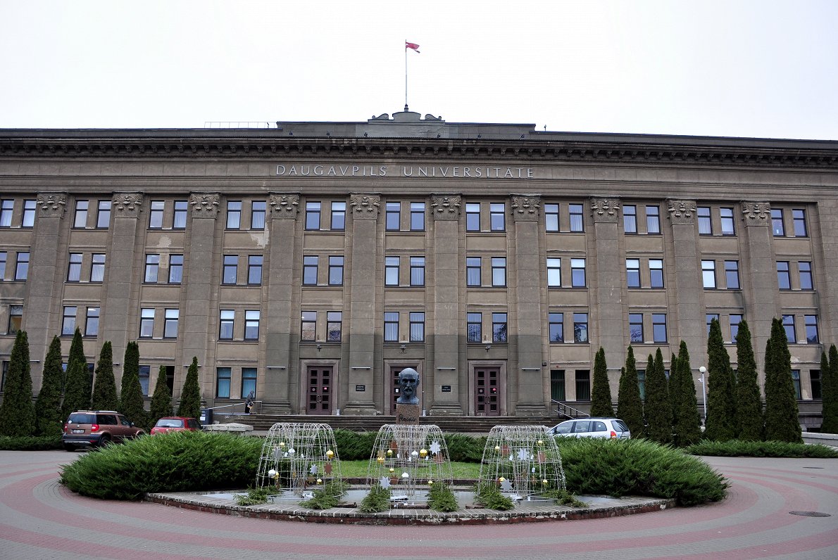 Daugavpils Universitātes ēka