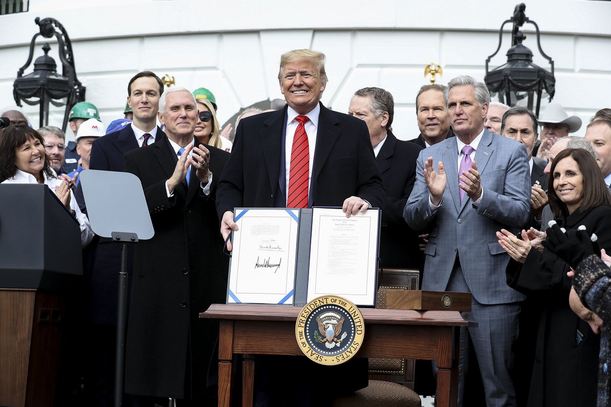 Tramps parakstījis jauno Ziemeļamerikas brīvās tirdzniecības līgumu (30.01.2020)