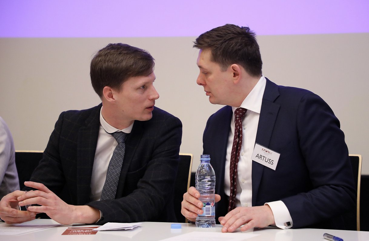 Ekonomikas ministrs Ralfs Nemiro un Saeimas deputāts Artuss Kaimiņš partijas biedru sapulcē 2019. ga...