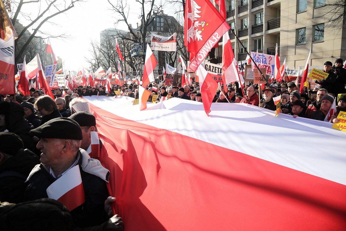 Demonstration in support of the government reform of the judiciary in Warsaw