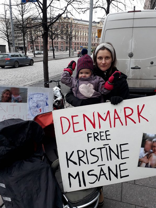 Kristīnes Misānes atbalstam pikets pie Helsinkos pie Dānijas vēstniecības