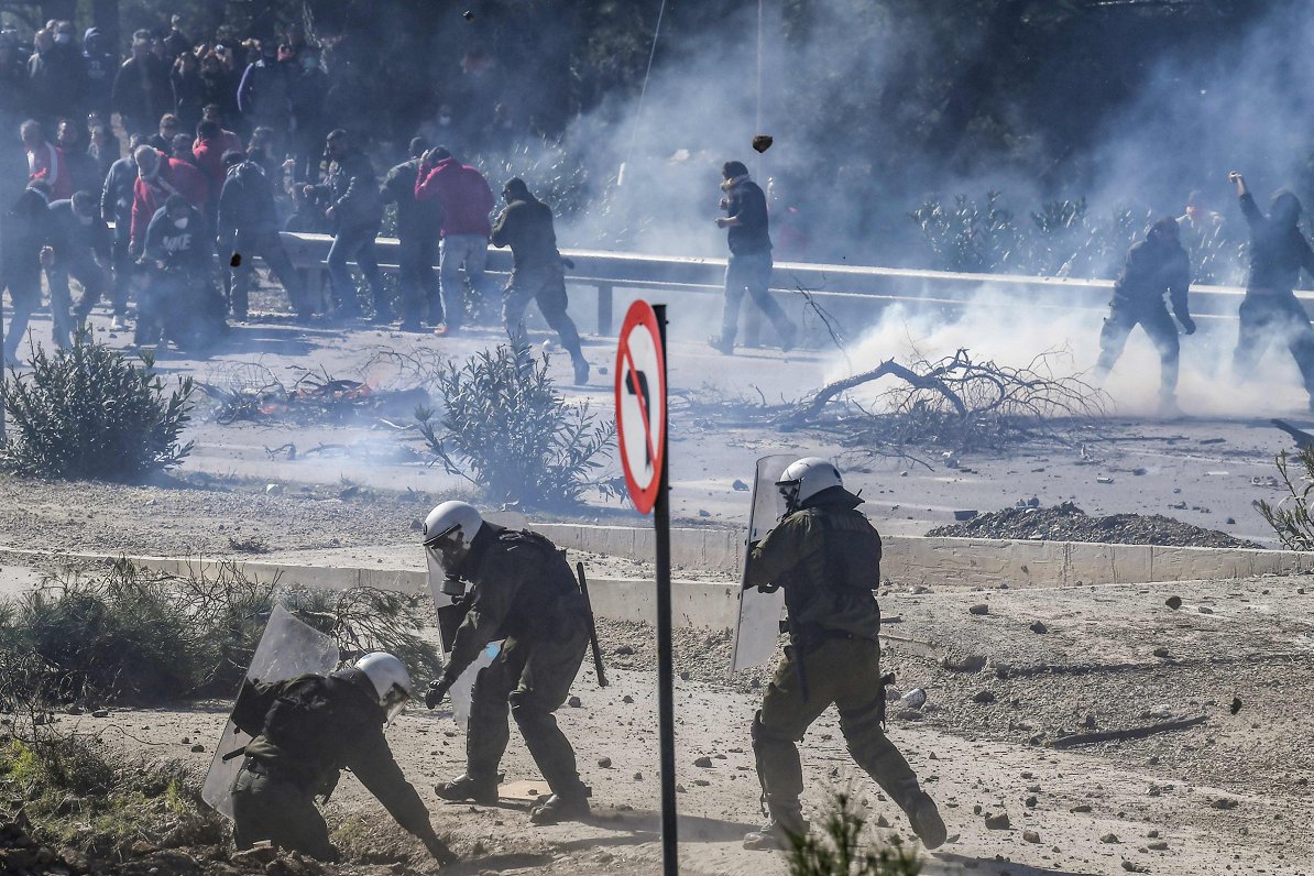 Grieķijā, uz Lesbas salas, protestē pret migrantu nometnēm (26.02.2020)