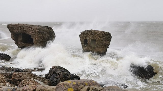 Baltijas jūrā atkal gaidāma vētra; Latviju tā skars maz