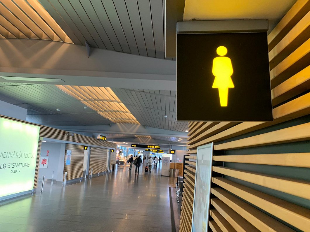 Sieviešu tualete lidostā &quot;Rīga&quot;.