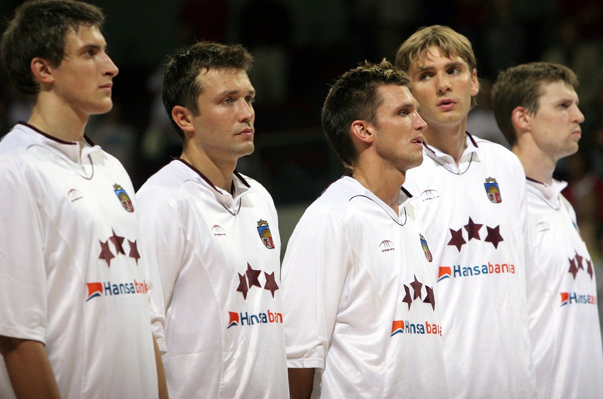 Ernests Kalve (no kreisās), Kristaps Janičenoks, Armands Šķēle, Kaspars Cipruss un Mārtiņš Skirmants...