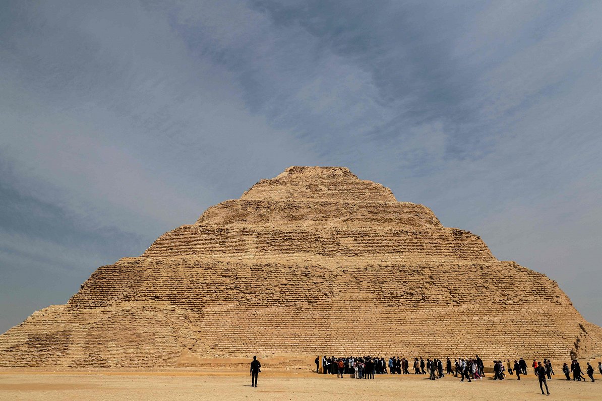 Ēģiptē atjaunotā Džosera kāpņveida piramīda. 2020.gada marts.