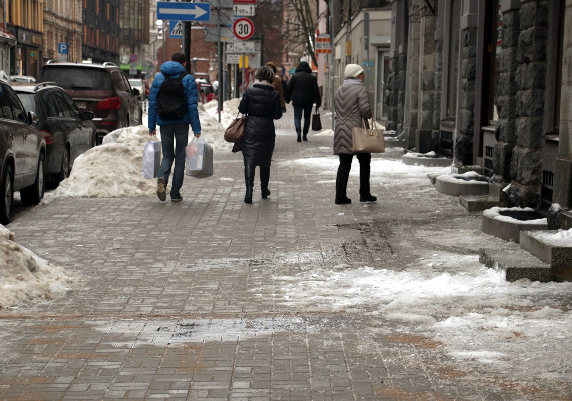 Тротуар зимой. Иллюстративное фото