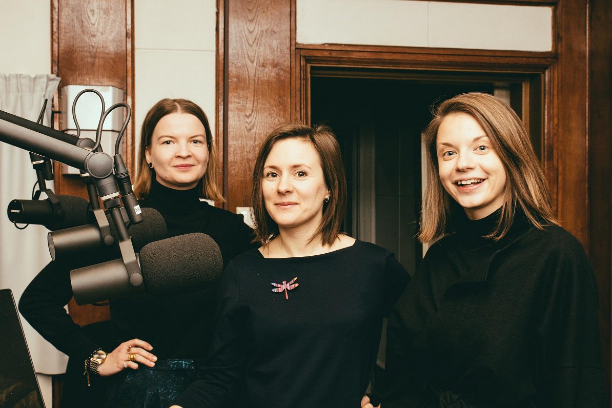 No kreisās: Jekaterina Potašova, Anda Boluža un Jeļena Solovjova