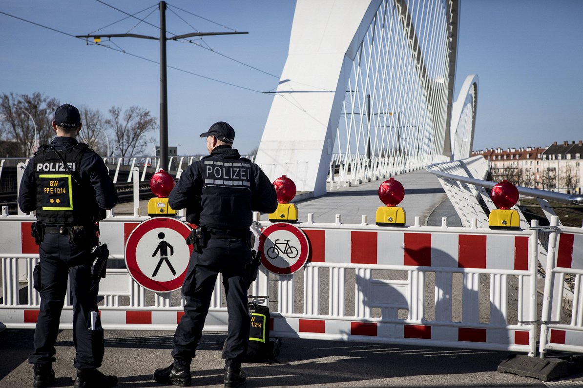 Vācijas policisti pie Francijas - Vācijas robežas, 16.03.2020.
