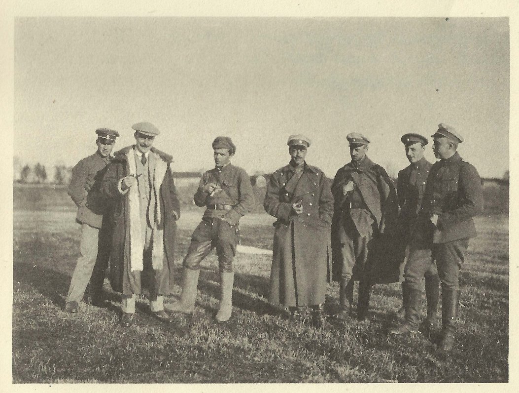 Stīvens Talents sarunu laikā starp Landesvēra un Sarkanās armijas karavīriem pie Zilupes 1920. gada...