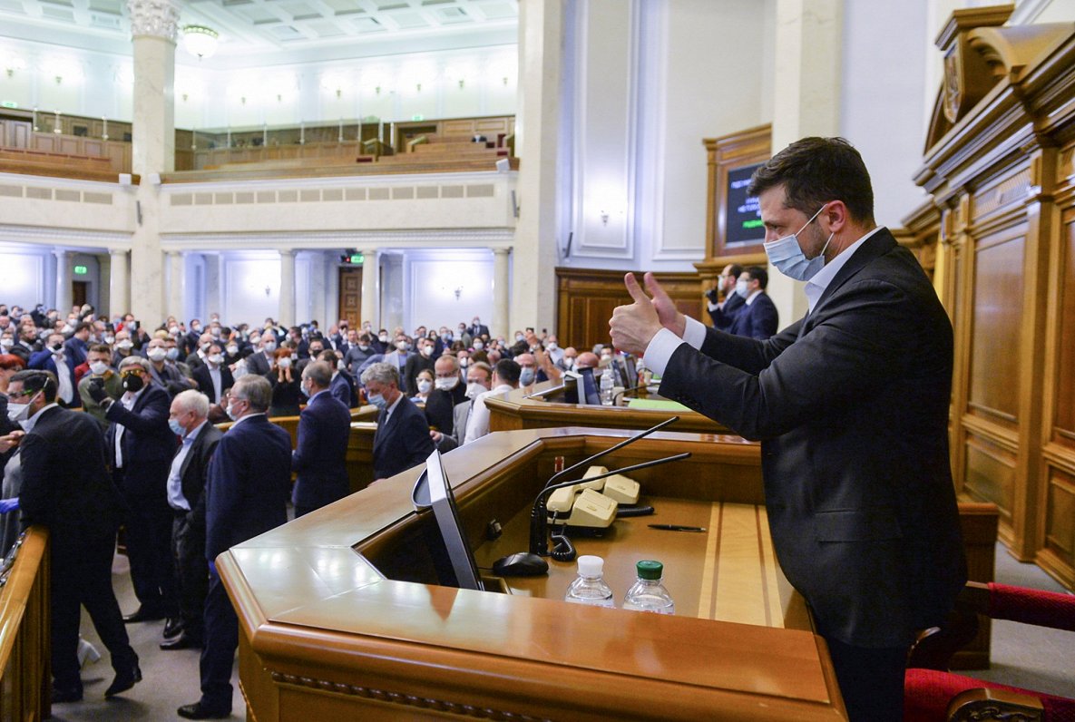 Ukrainas prezidents Volodimirs Zelenskis parlamenta sēdē, 31.03.2020.
