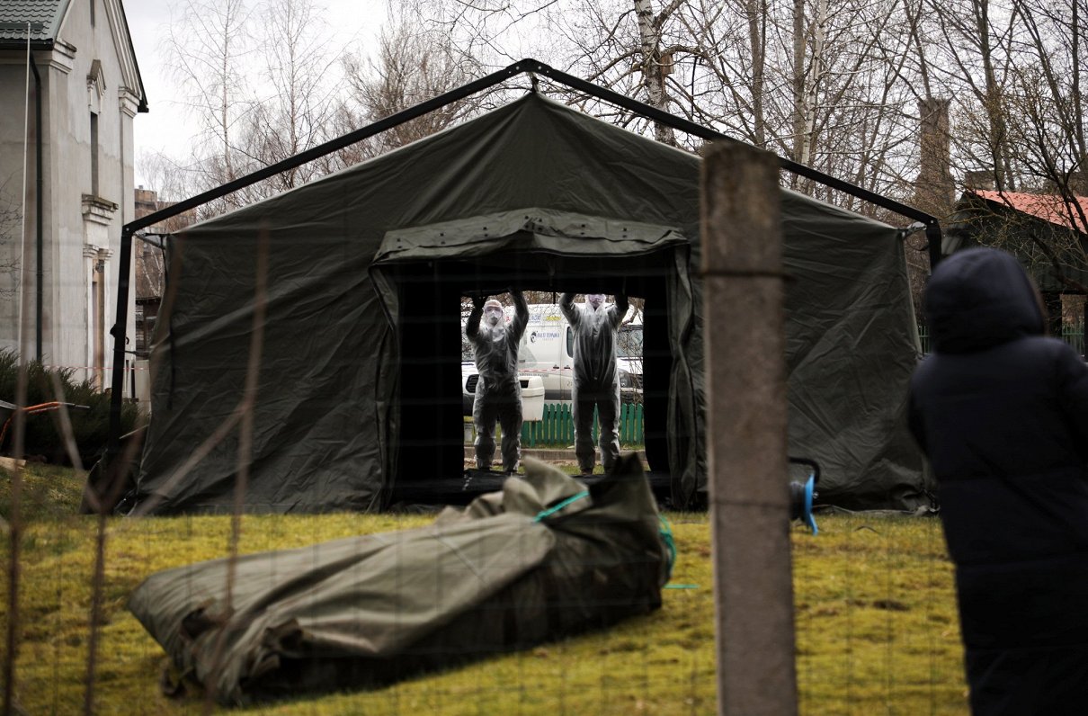 Rīgas patversmes teritorijā tiek izvietota speciāla telts