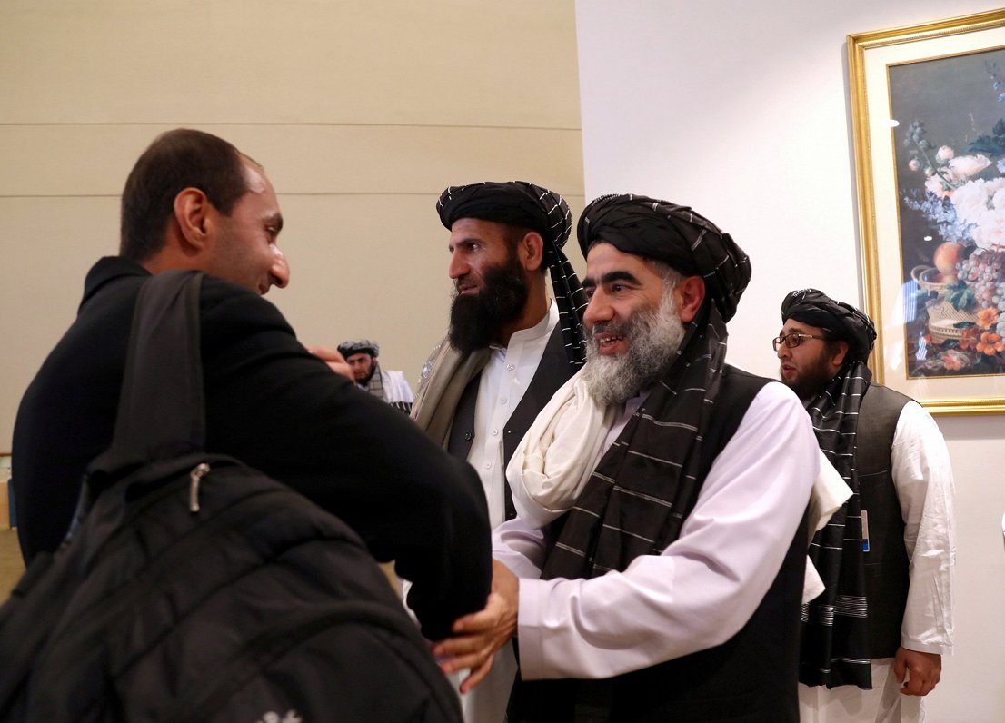 Taliban delegācijas pārstāvji pirms vienošanās parakstīšanas ar ASV (arhīva foto)