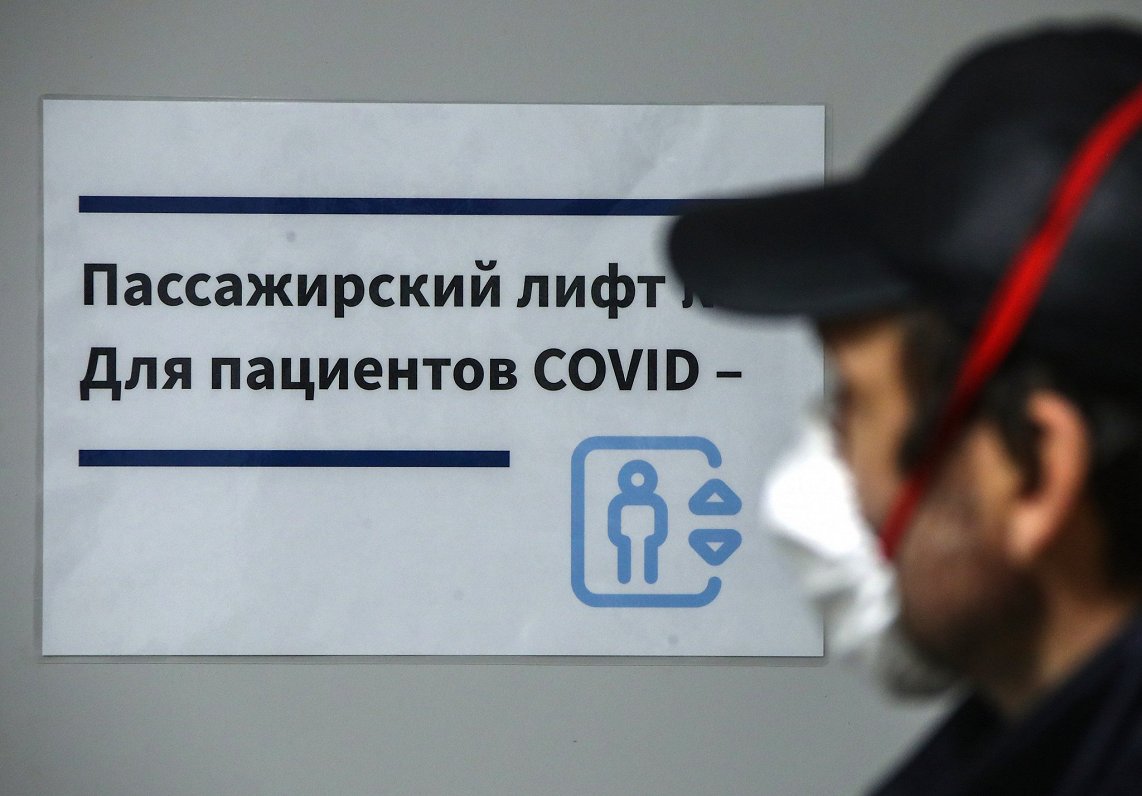 Uzraksts Maskavas slimnīcā - Pasažieru lifts Covid-19 pacientiem