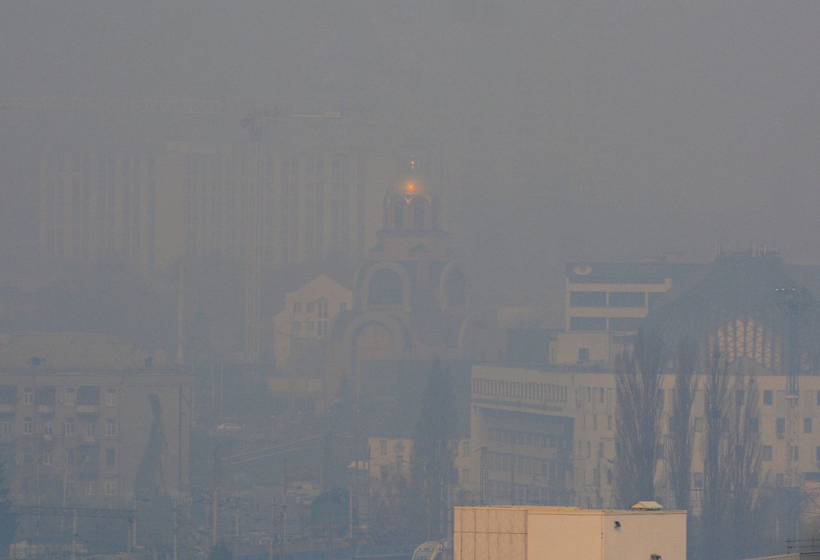 Kijeva ietinusies smogā