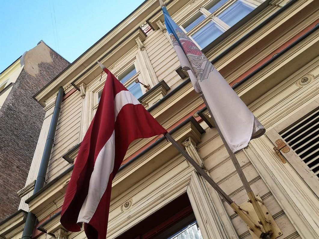Latvijas un Rīgas karogi