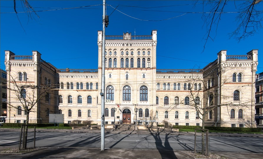Latvijas Universitāte Nodaļu konsolidācija / Raksts