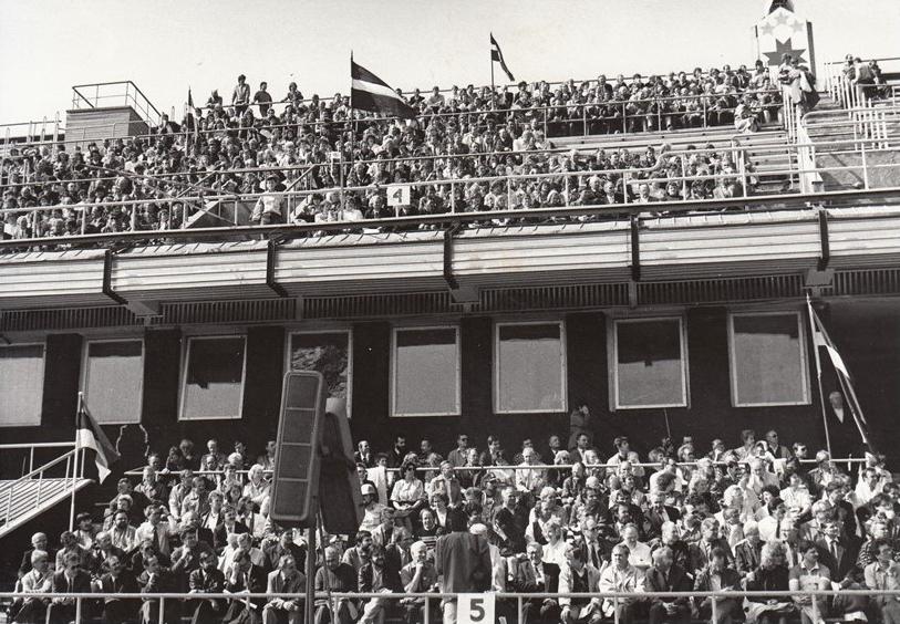 Vislatvijas tautas deputātu sapulce stadionā &quot;Daugava&quot;. Rīga. 1990. gada 21. aprīlis.