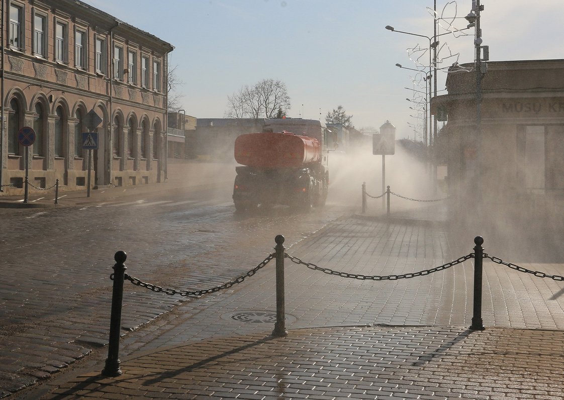 Ukmerģes ielu dezinficēšana 27. martā