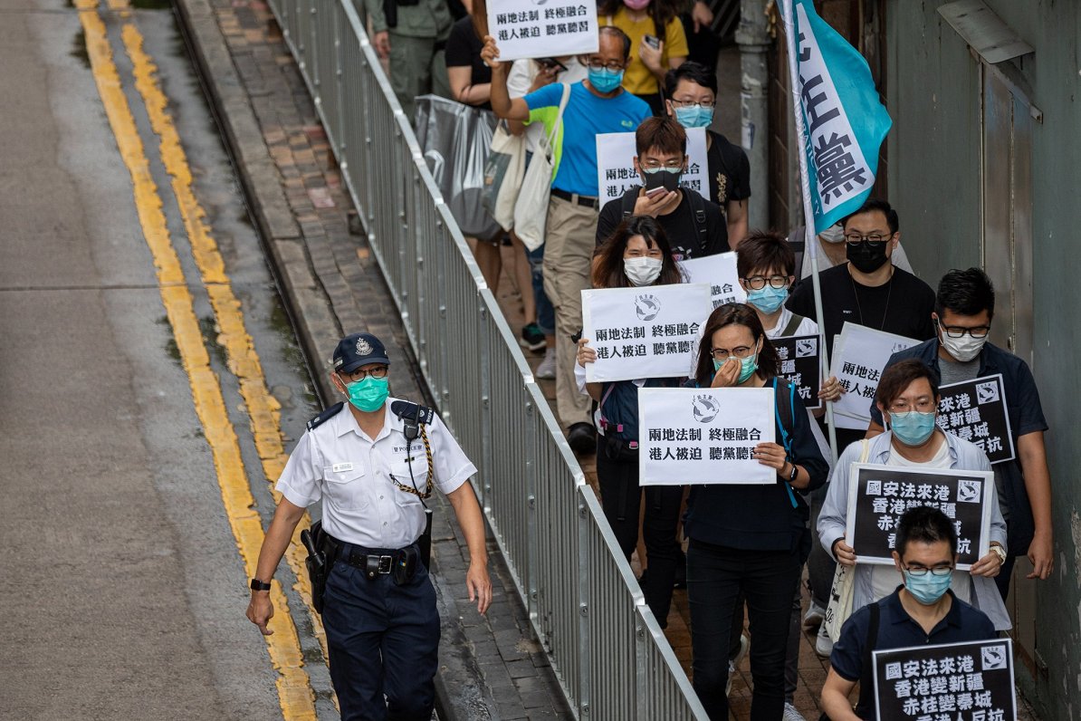 Honkongas demokrātijas aktīvisti protestē pret Ķīnas rosināto nacionālās drošības likumu