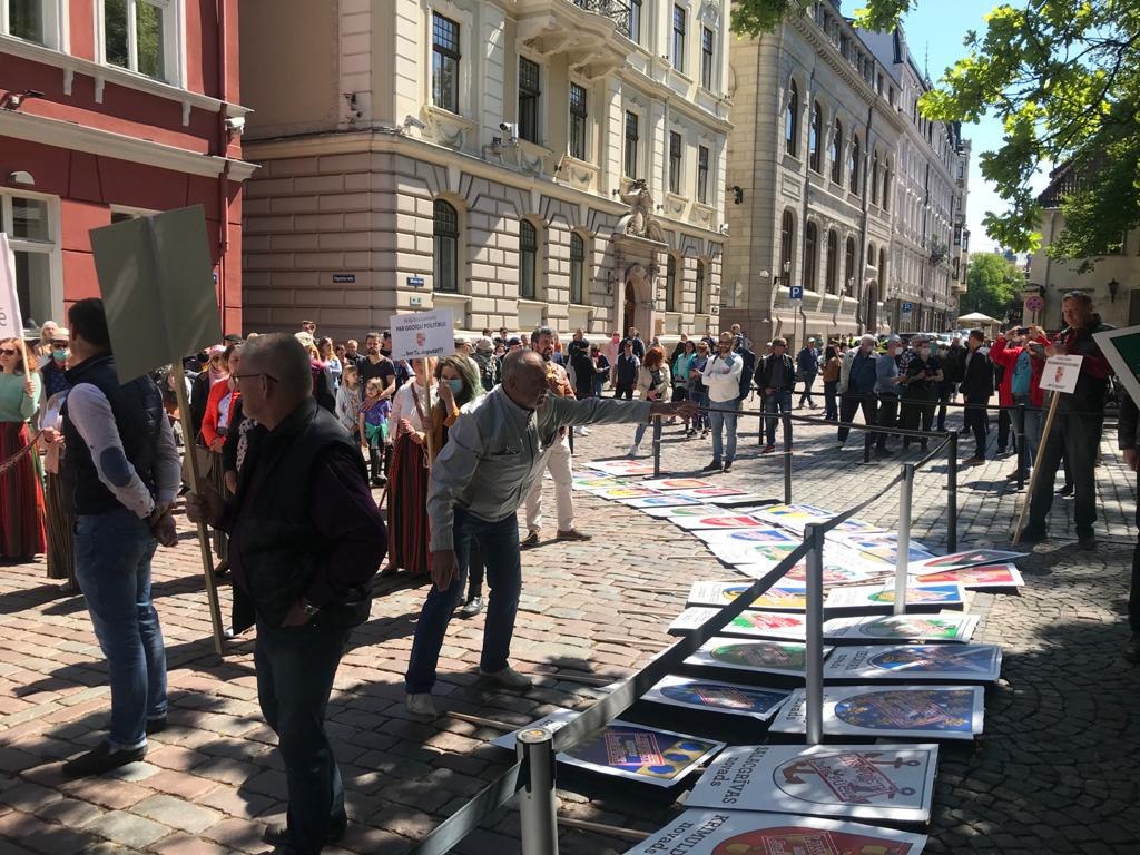 Protests pret novadu reformu pie Saeimas ēkas. 2020. gada 26. maijs.