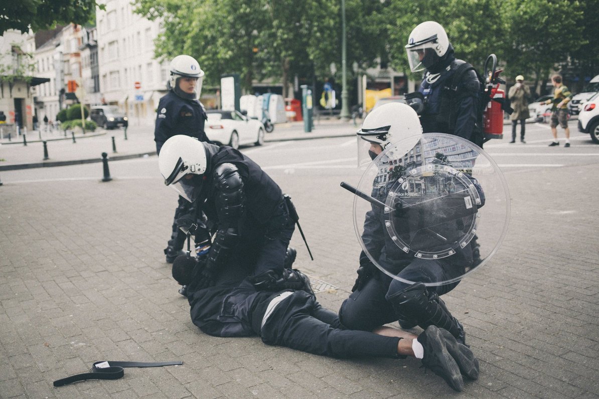 Policija aiztur nekārtību dalībnieku Briselē, 07.06.2020