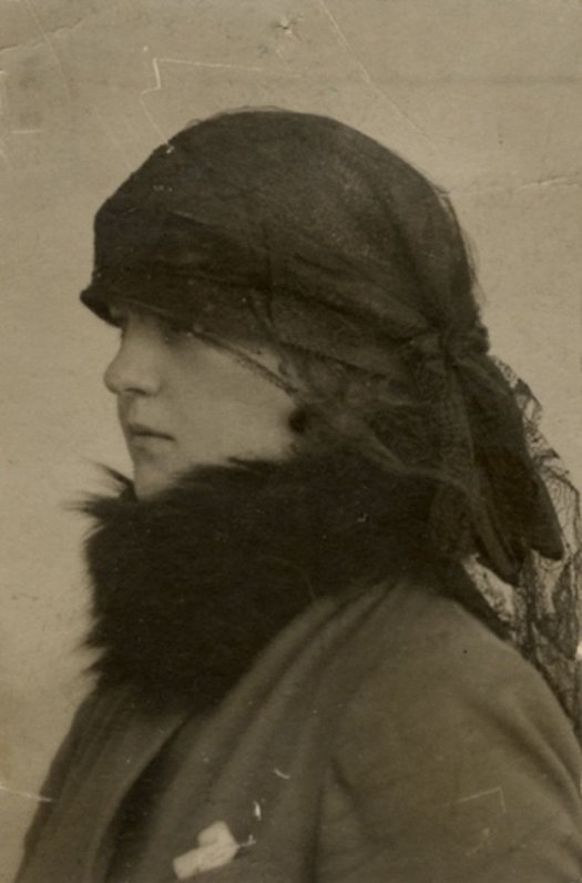 Austra Ozoliņa-Krauze jaunībā. 1900. gadi.