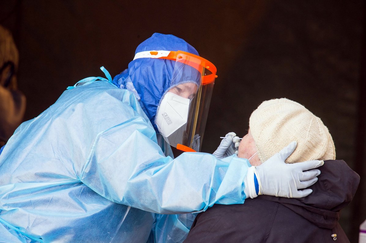 Koronavīrusa testa veikšana Lietuvā. Ilustratīvs attēls.