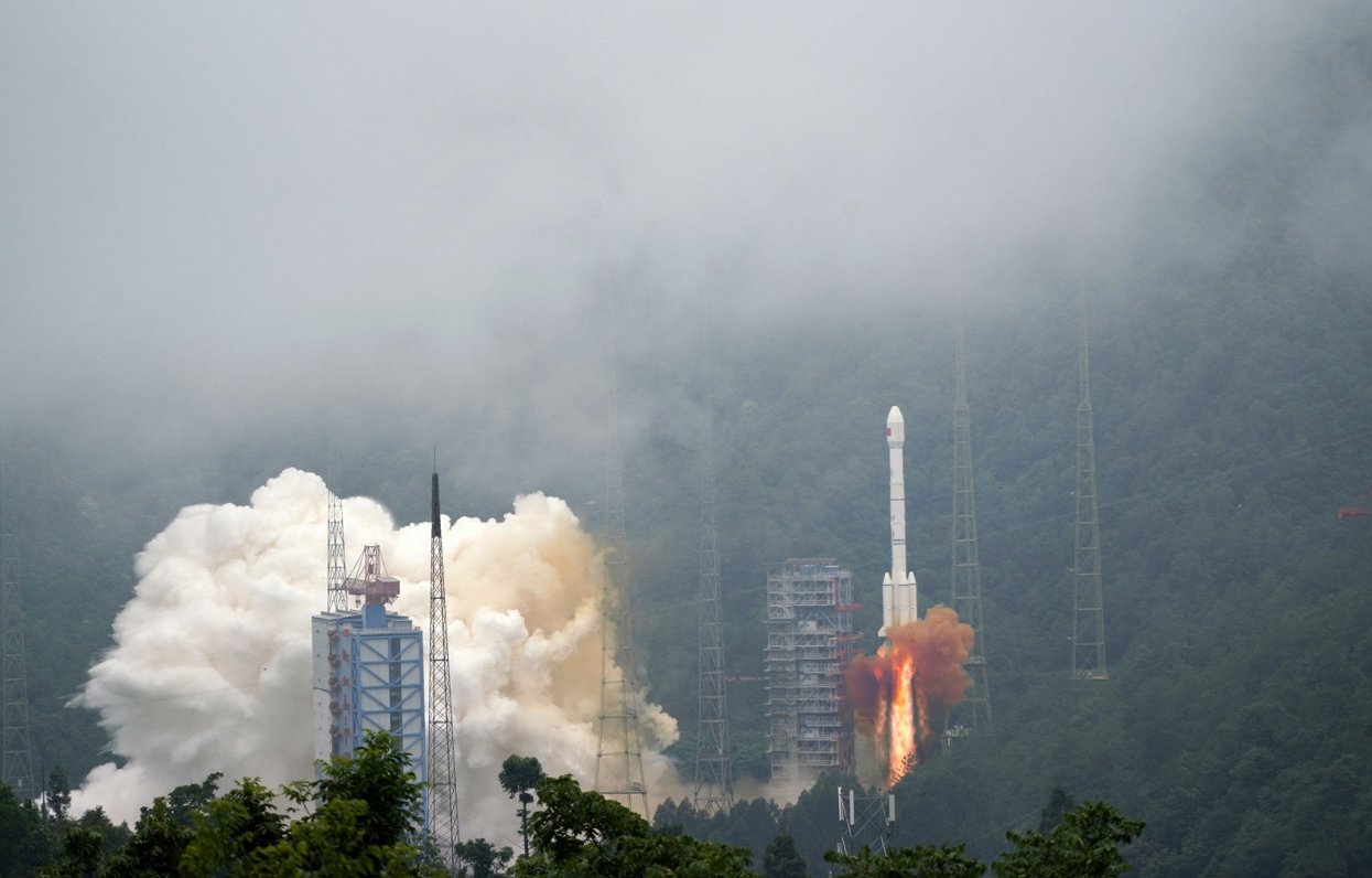 Ķīnas satelītu palaišana no kosmodroma Sičuanas provincē, lai pabeigtu Ķīnas globālās navigācijas si...