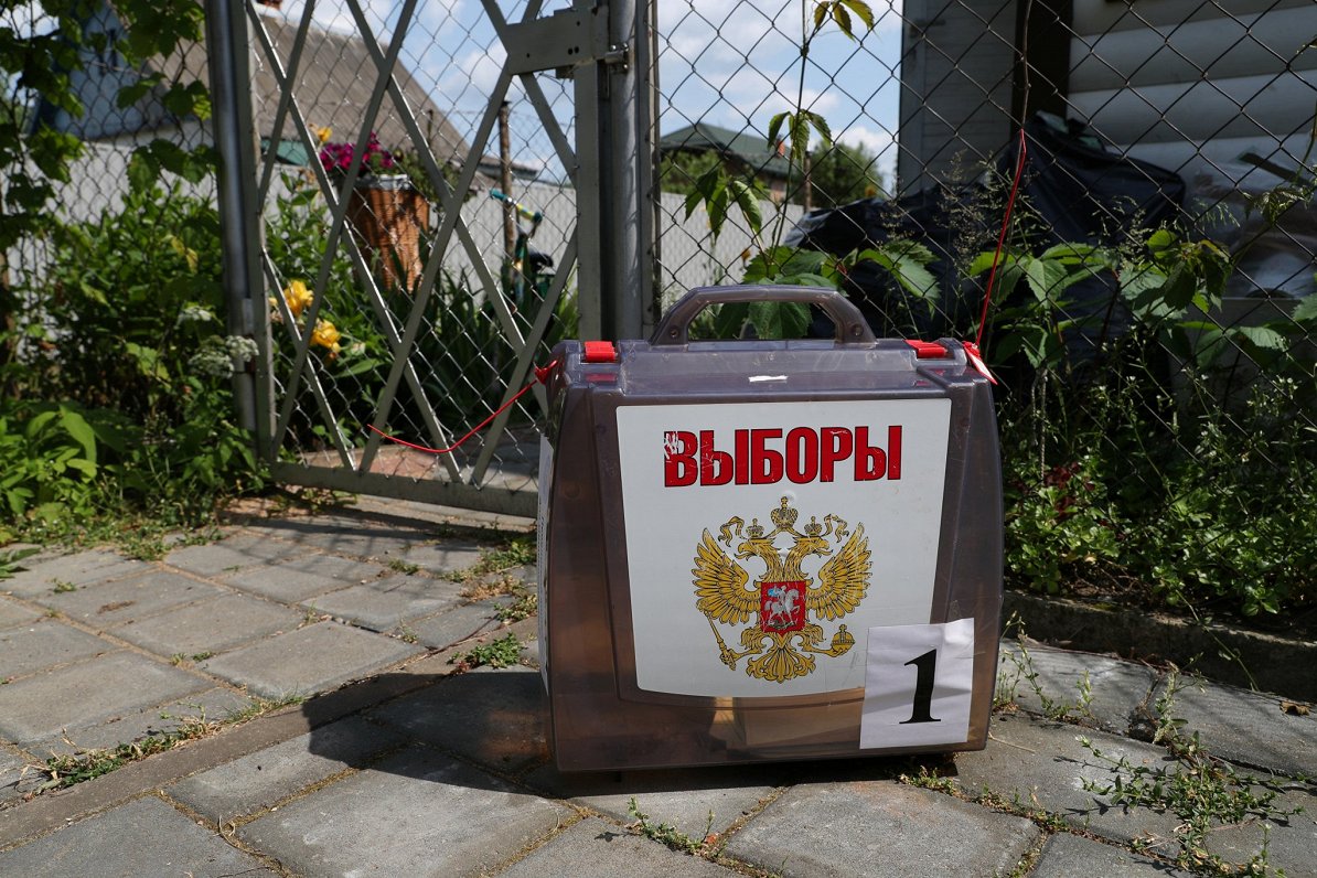 Vēlēšanu urna Krievijas konstitūcijas tautas nobalsošanā. 2020. gada 25. jūnijs.