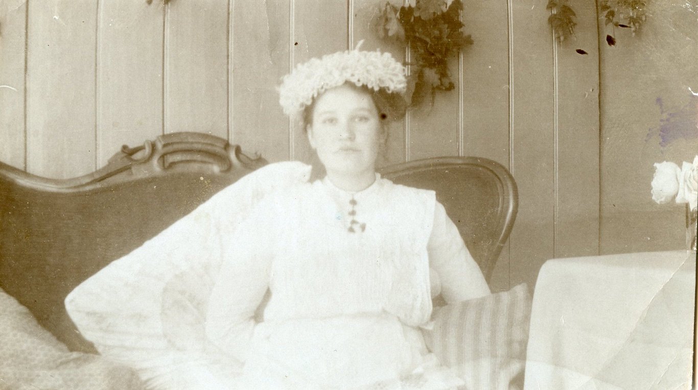 Mērija ar vainagu, ap 1907. gadu