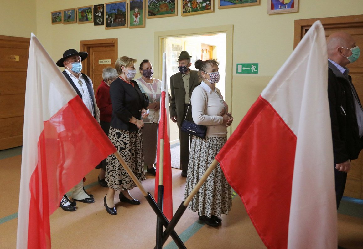 Выборы в польше. Выборы президента Польши. Выборы в парламент Польши. Выборы в Польше 1993. Польша голосование.