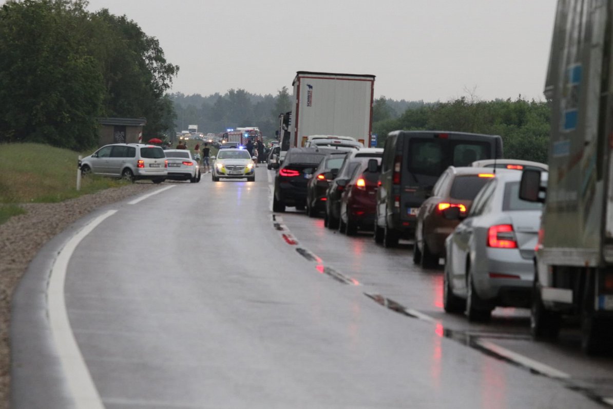 Место аварии на шоссе Лиепая — Руцава. 27 июня 2020 года.