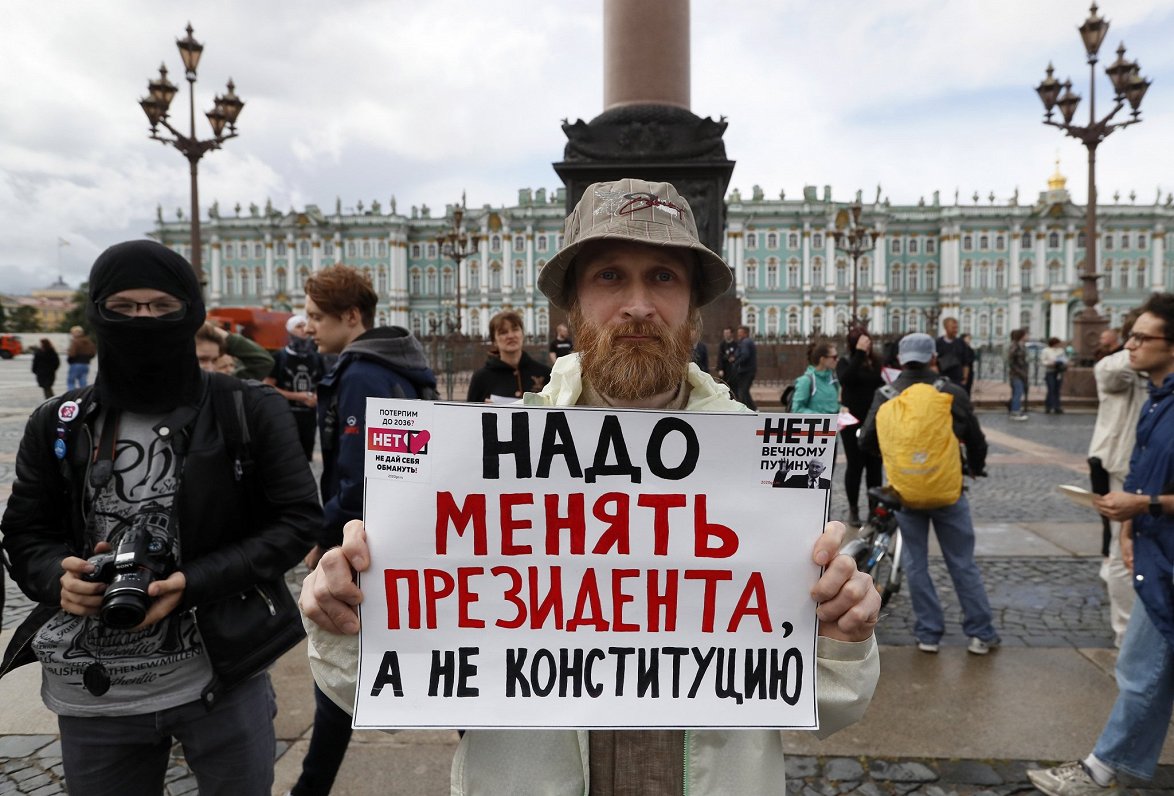 Protestētājs Krievijā. 2020. gada 1. jūlijs.