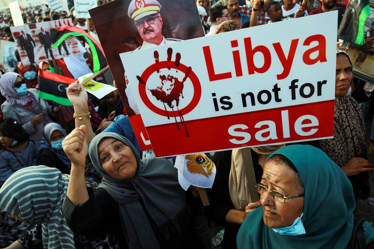 Lībijas militārā vadoņa Halifa Haftara atbalstītāji. 2020. gada 5. jūlijs.