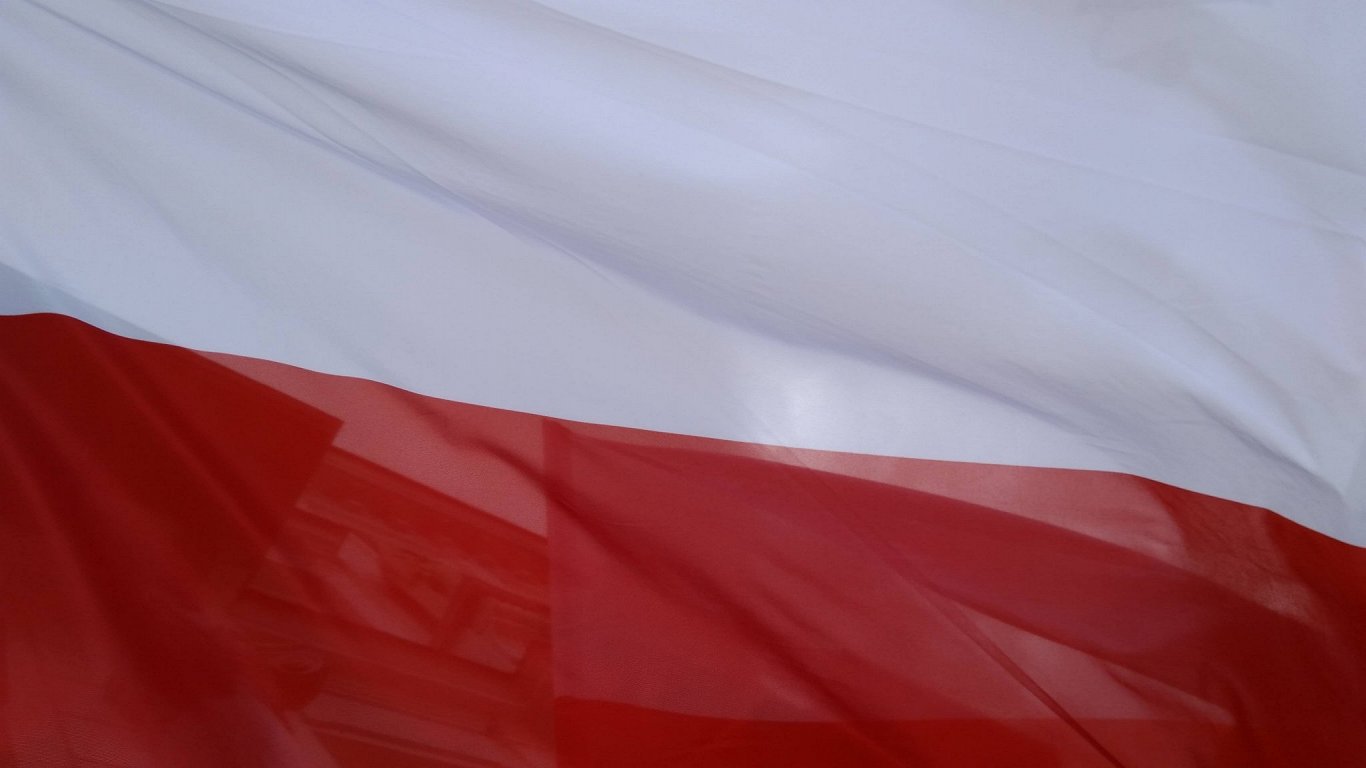 Polija bloķē ES centienus vienoties par 15% globālo minimālo uzņēmuma nodokli
