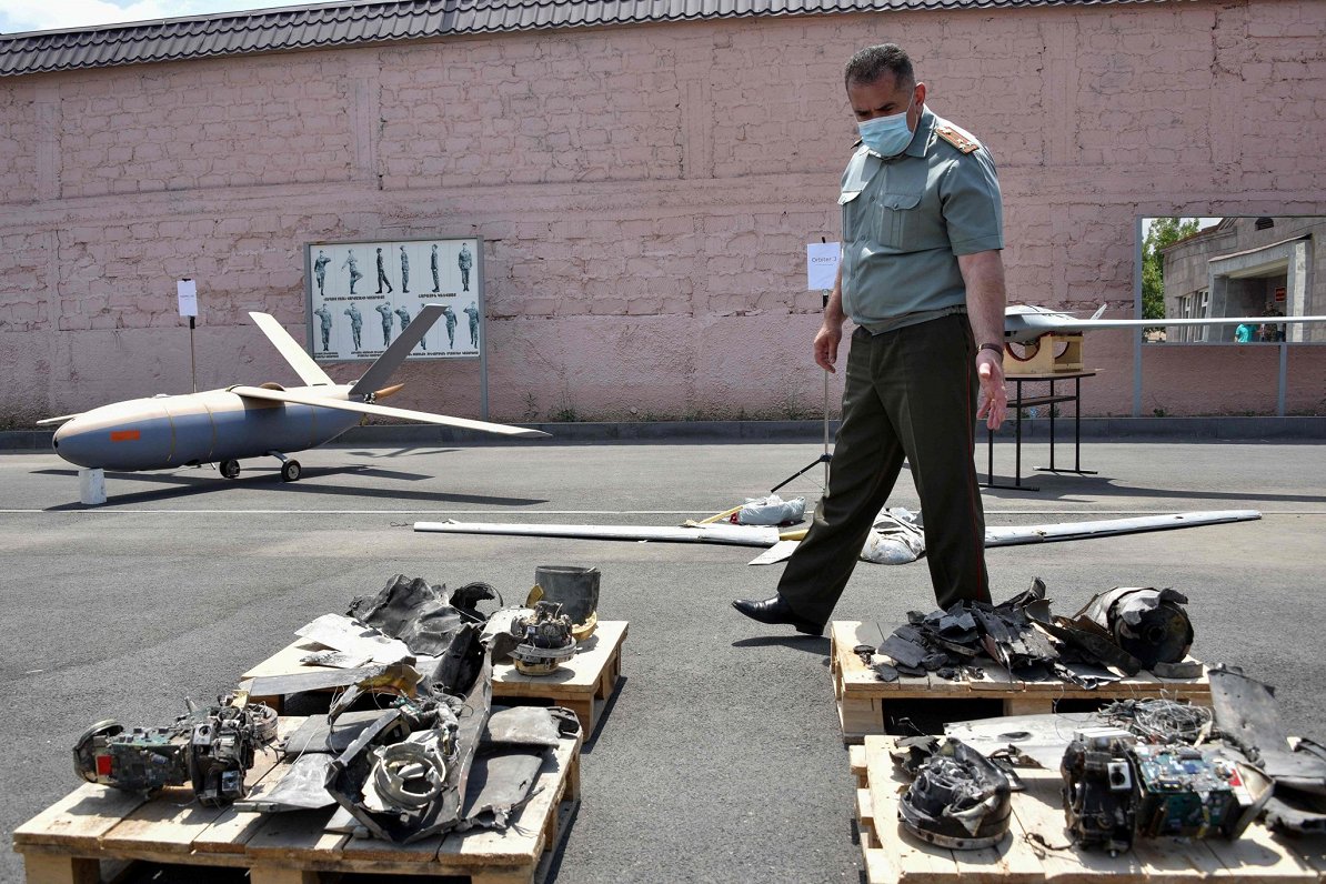 Azerbaidžānas drona paliekas, kuras notriekuši Armēnijas robežsargi. 2020. gada 21. jūlijs.