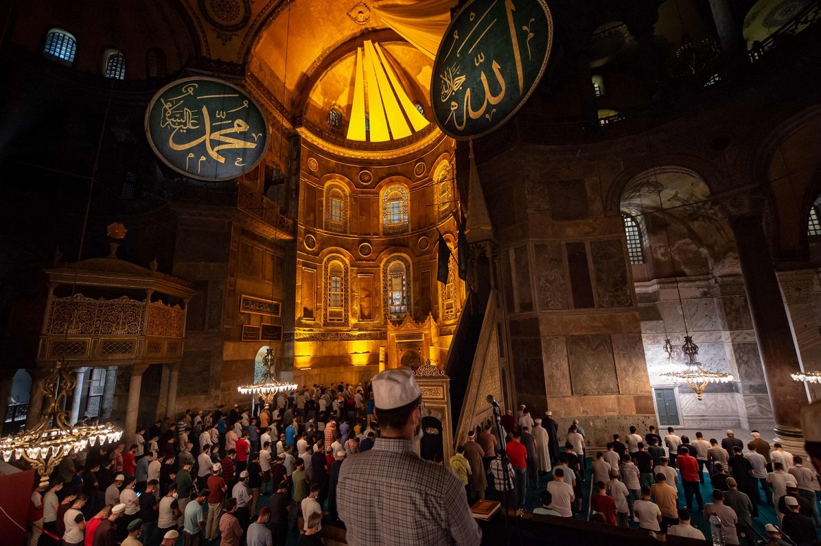 Pirmā reliģiskā ceremonija pēc pretrunīgās Sofijas katedrāles atdošanas musulmaņiem. 2020. gada 26....