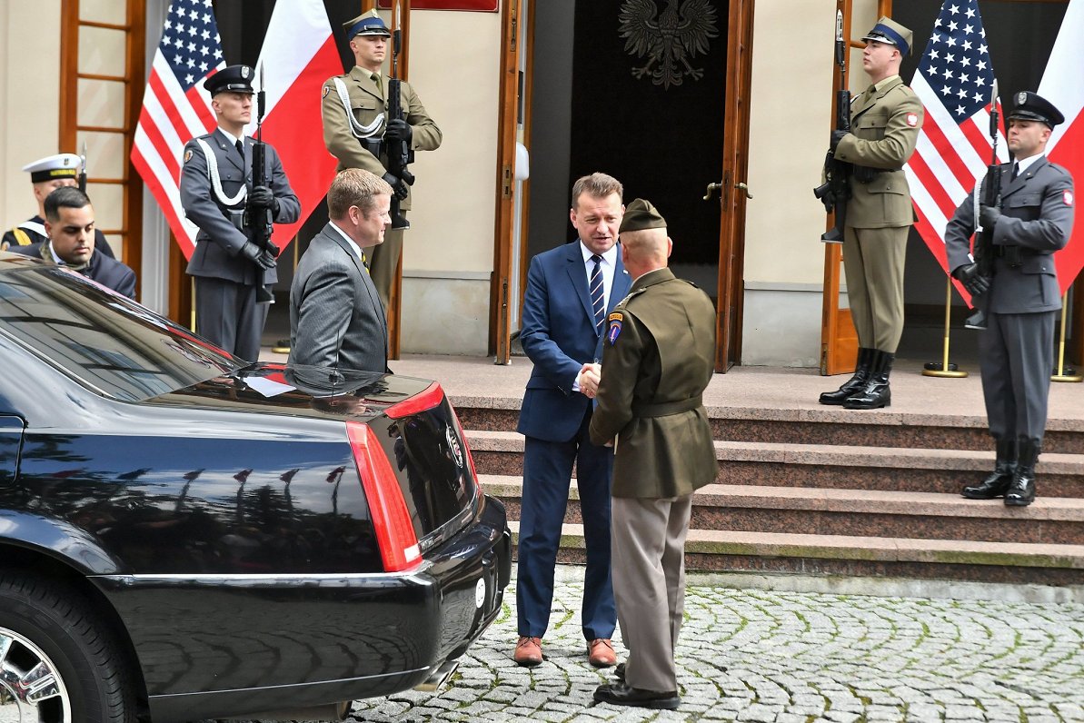Polijas aizsardzības ministrs Mariušs Blaščaks tiekas ar ASV armijas pārstāvjiem. 2020. gada jūlijs.