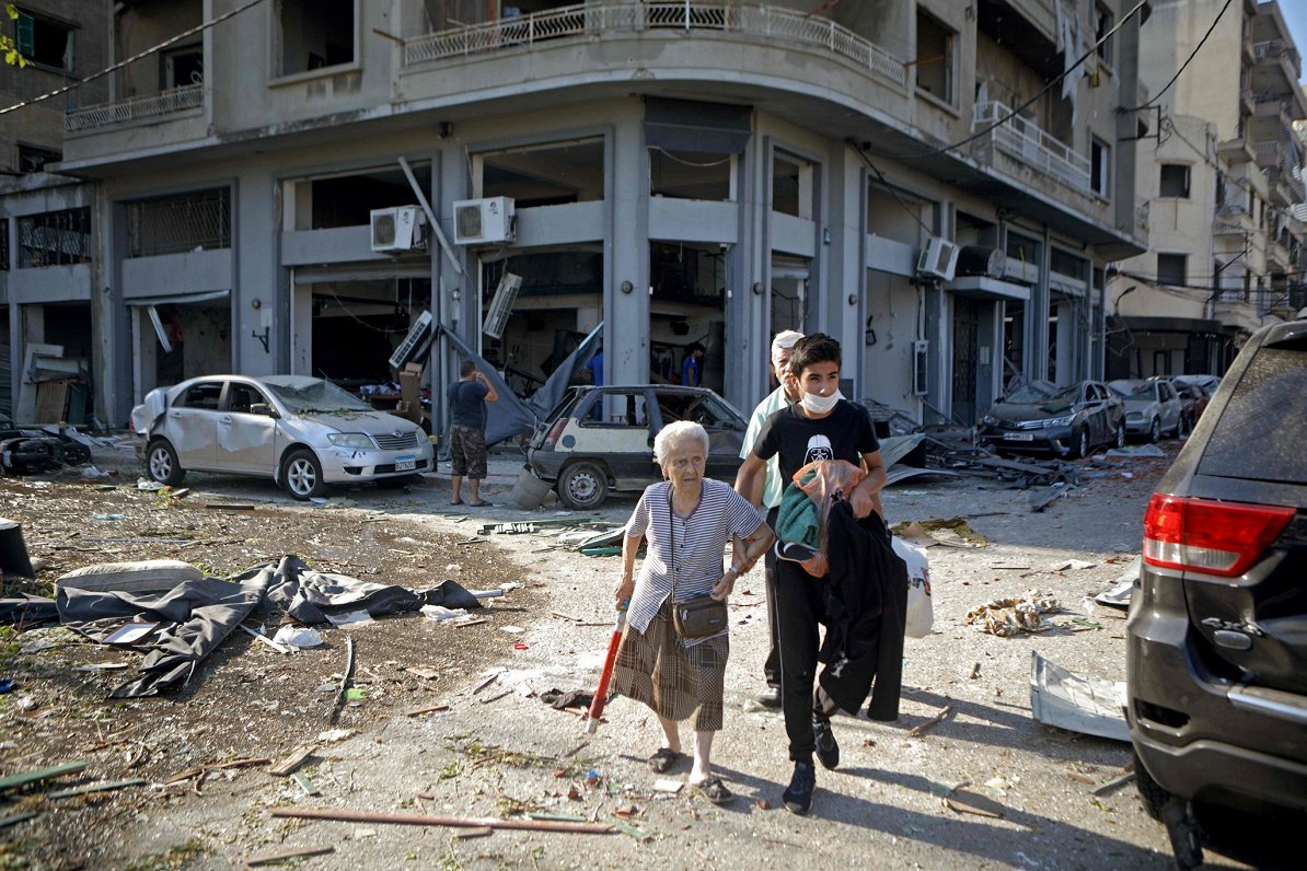 Beirutas iedzīvotāji pēc sprādzieniem. 2020. gada 5. augusts.